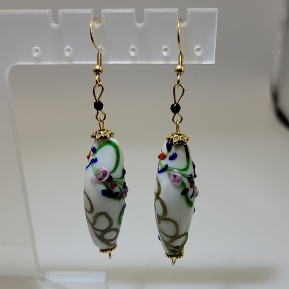 White Rainbow Inlaid Lampwork Glass Flower Drum Pendant Hoop Earrings Gold Tone - Picture 2 of 5